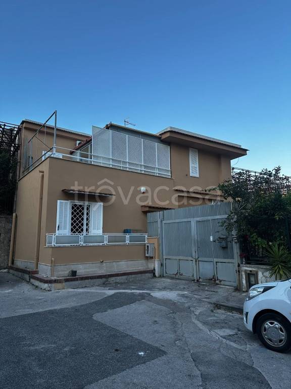 casa indipendente in affitto a Pozzuoli in zona Solfatara