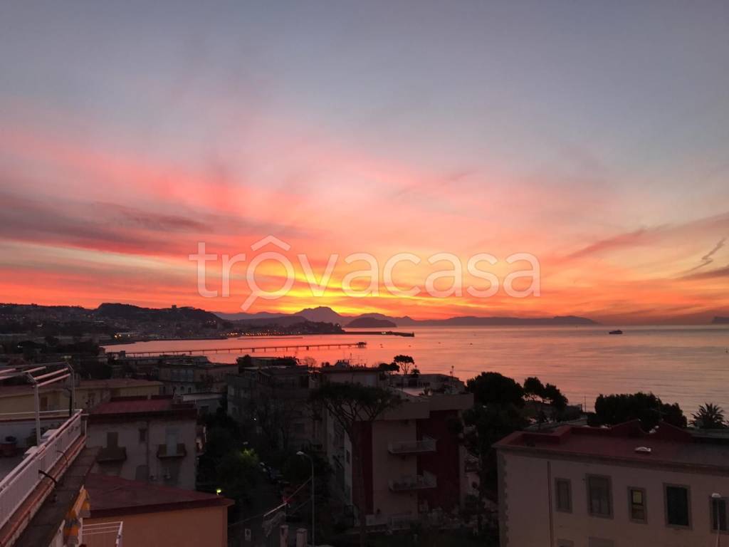appartamento in affitto a Pozzuoli in zona Lucrino