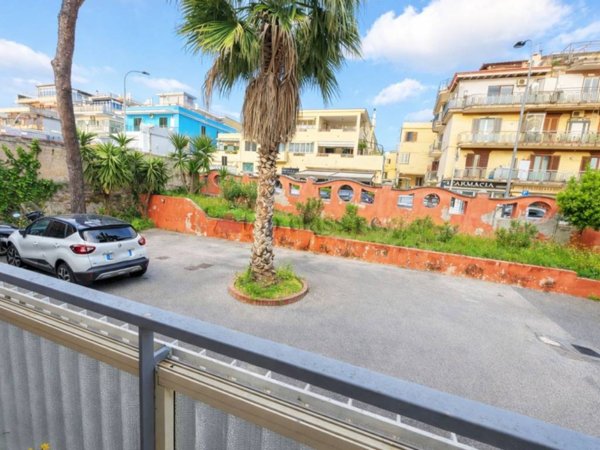 appartamento in affitto a Pozzuoli in zona Lucrino