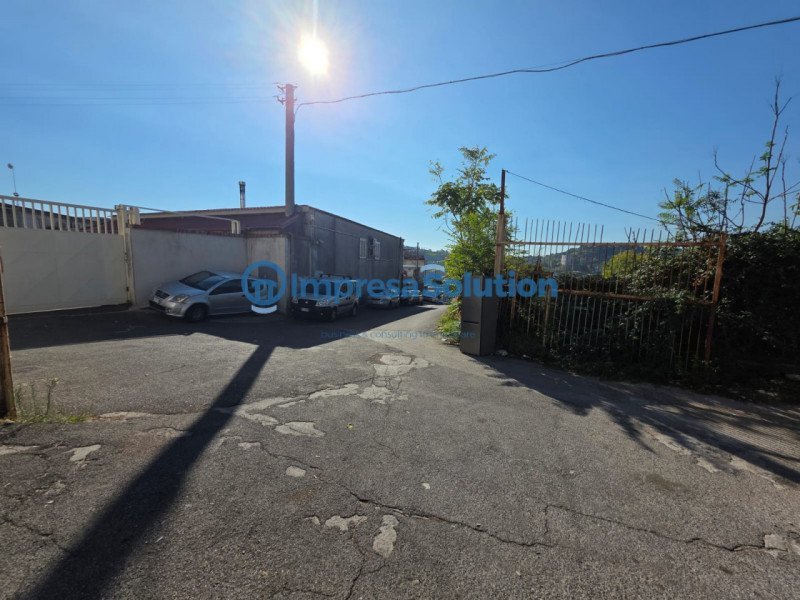 locale commerciale in affitto a Pozzuoli in zona Pisciarelli