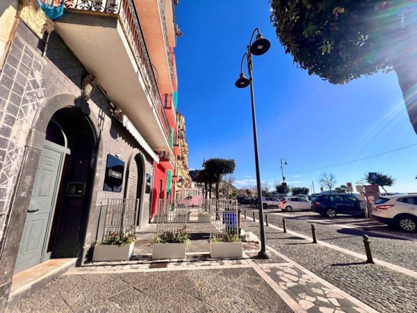 locale commerciale in affitto a Pozzuoli