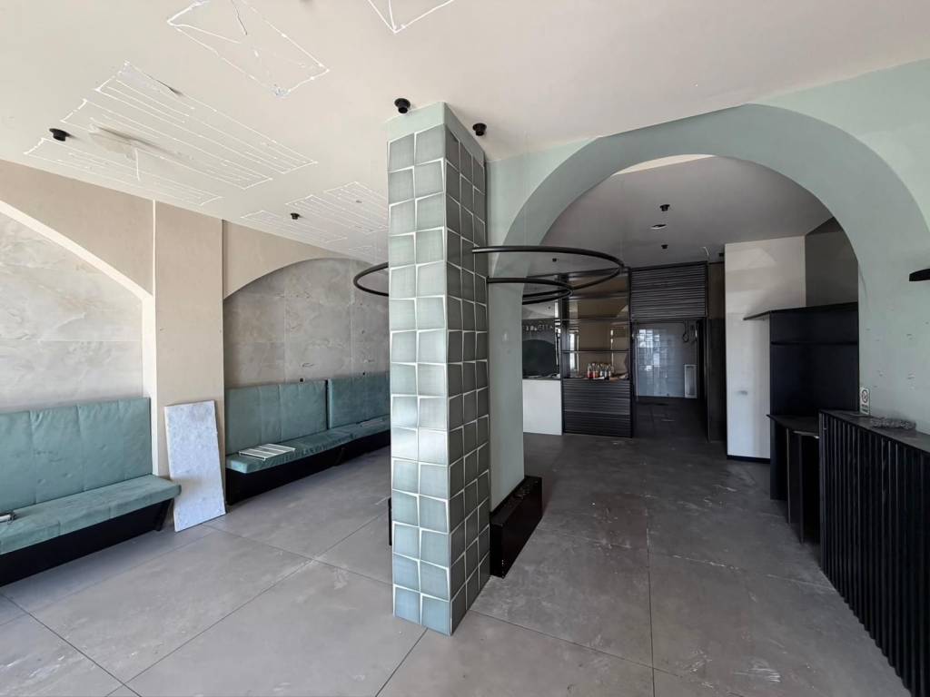locale commerciale in affitto a Pozzuoli