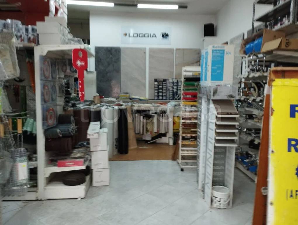 negozio in affitto a Qualiano