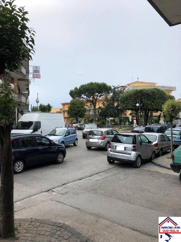 negozio in affitto a Qualiano