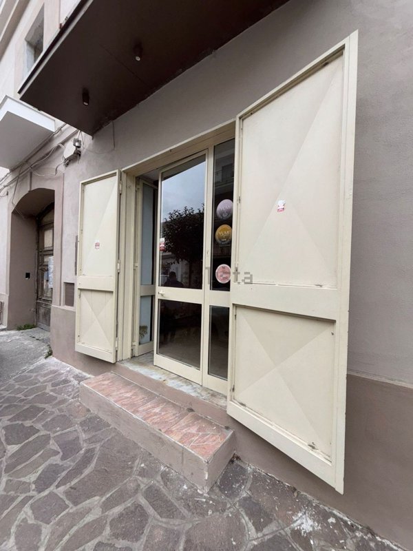 locale commerciale in affitto a Qualiano