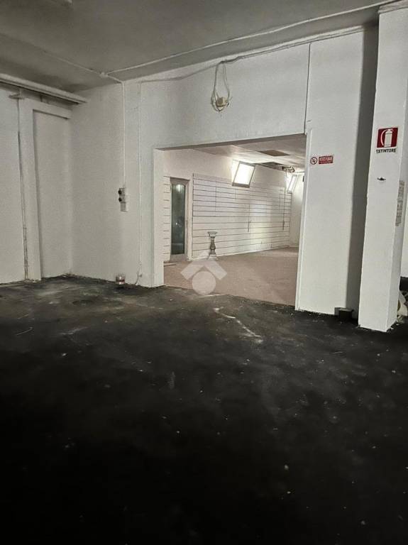 negozio in affitto a Qualiano
