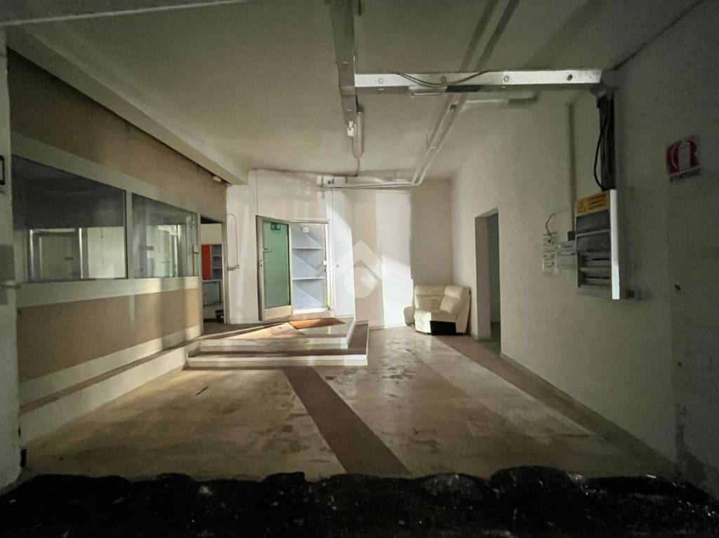 negozio in affitto a Qualiano