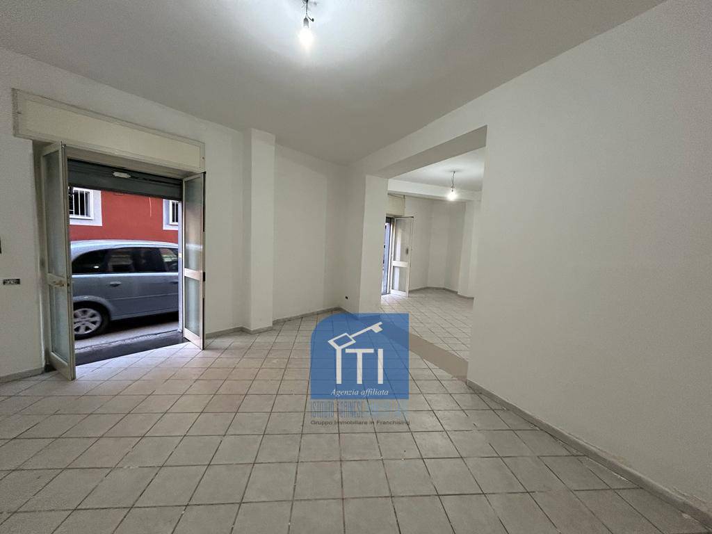 negozio in affitto a Qualiano