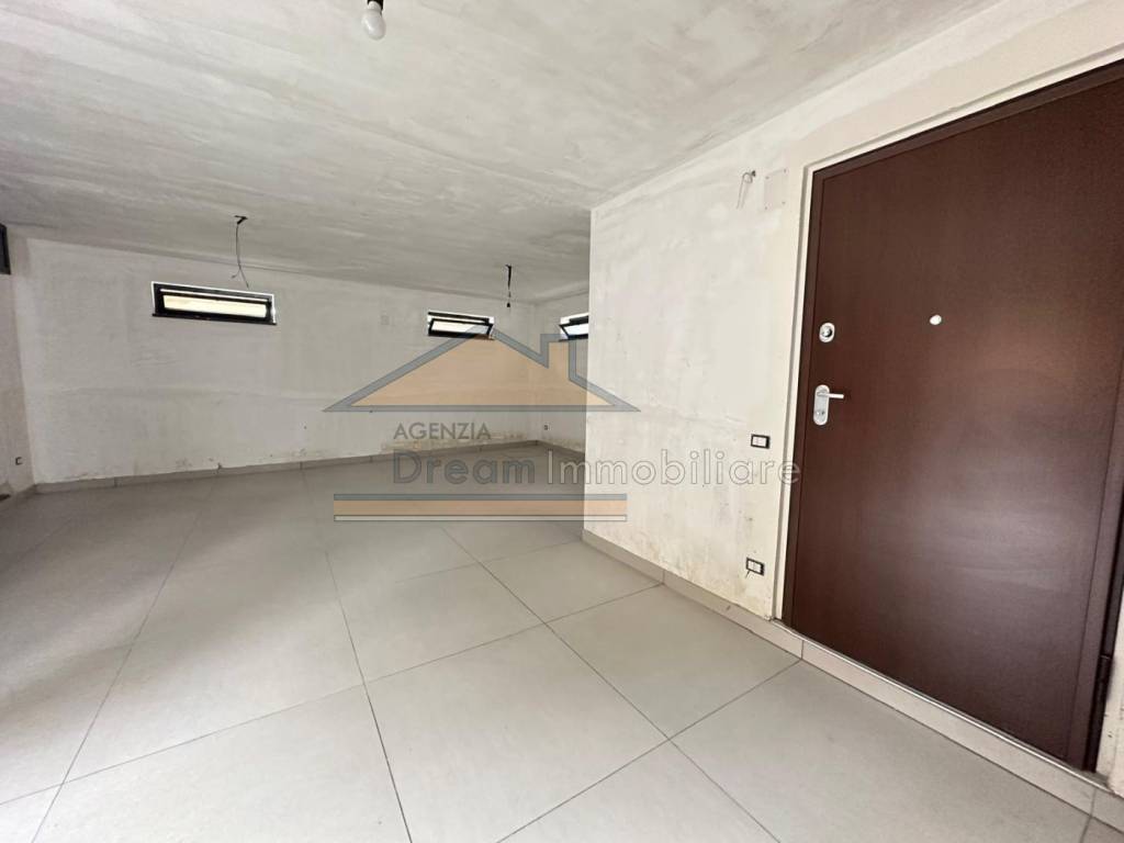 negozio in affitto a Qualiano