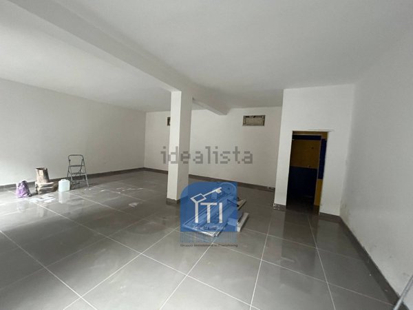 negozio in affitto a Qualiano