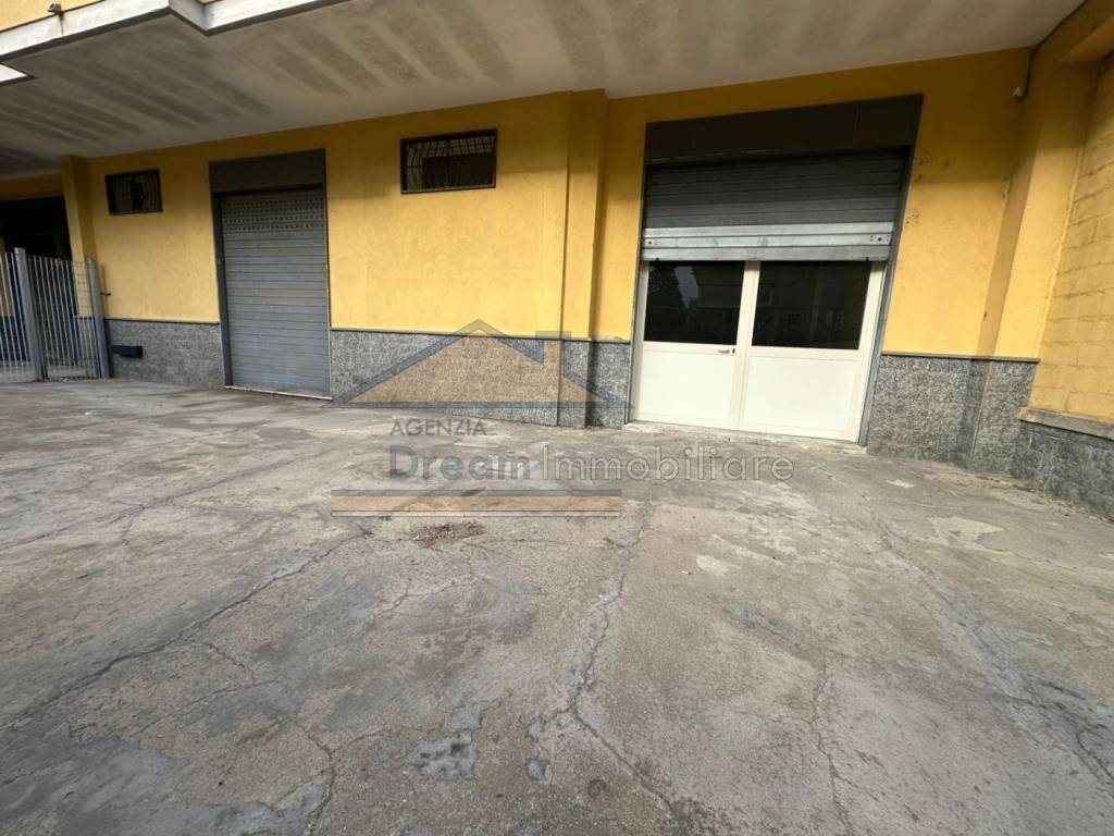 negozio in affitto a Qualiano