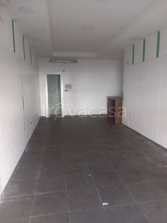 negozio in affitto a Qualiano