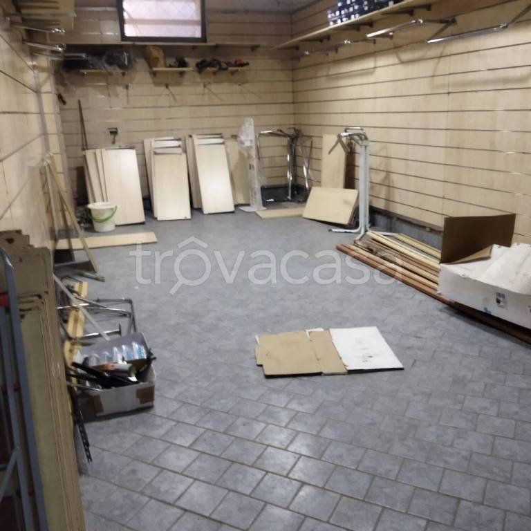 negozio in affitto a Qualiano