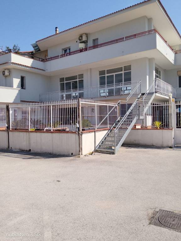 negozio in affitto a Qualiano