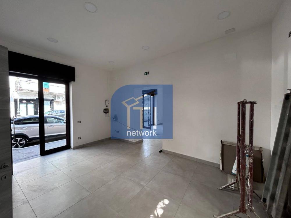 negozio in affitto a Qualiano