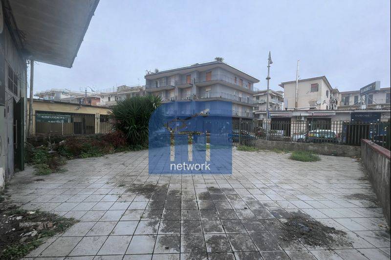 negozio in affitto a Qualiano