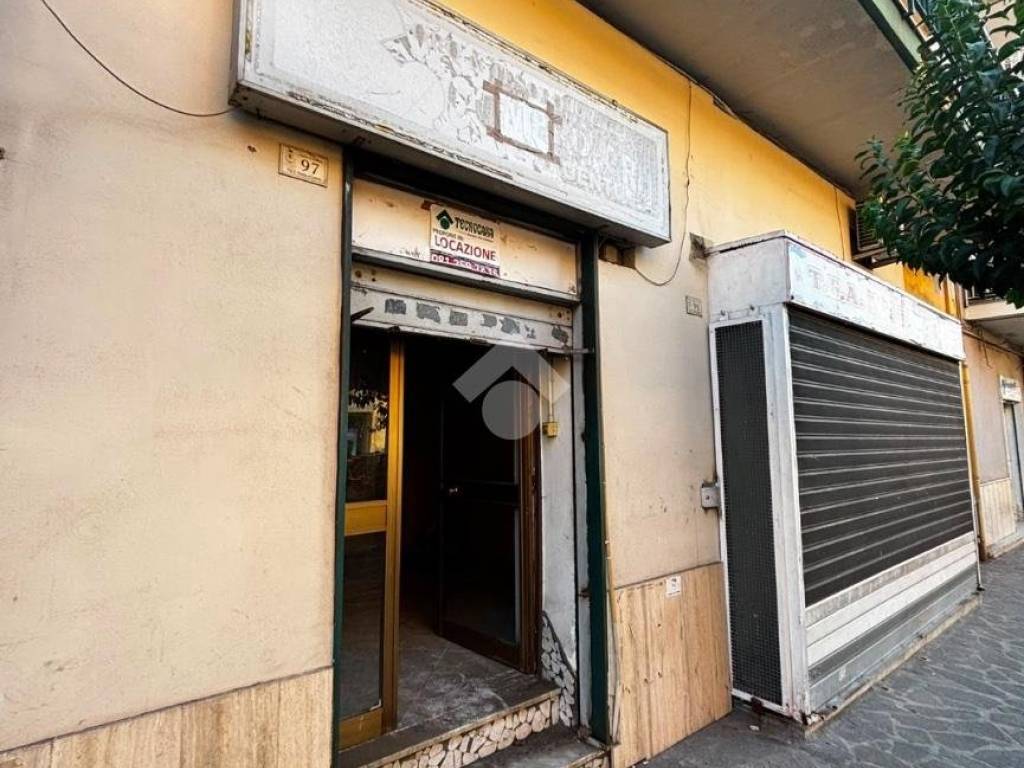 negozio in affitto a Qualiano
