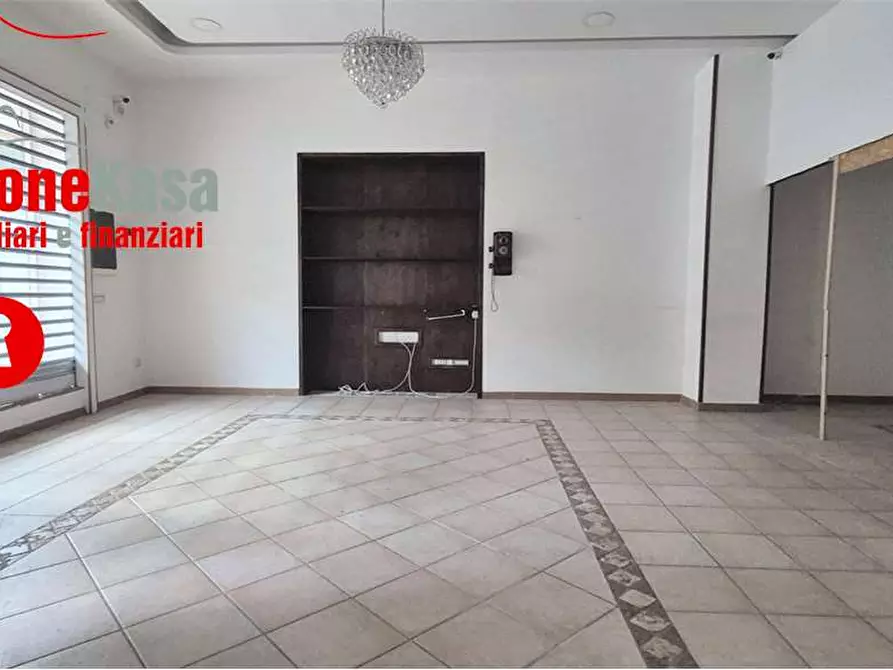 locale commerciale in affitto a Qualiano