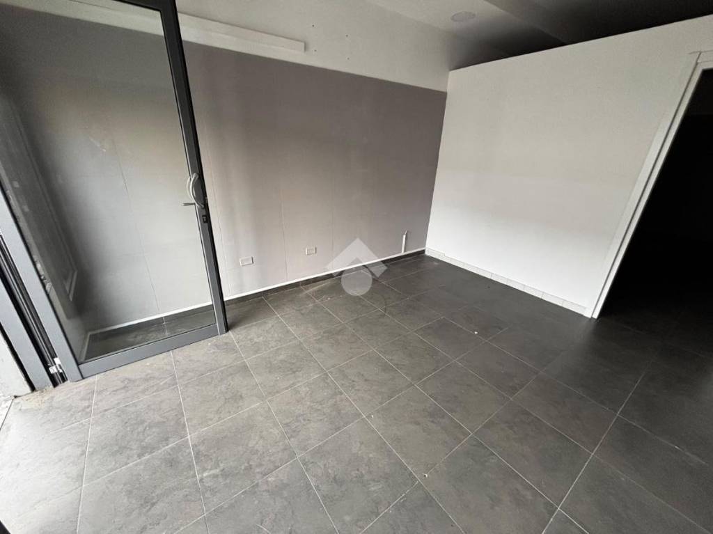 locale commerciale in affitto a Qualiano