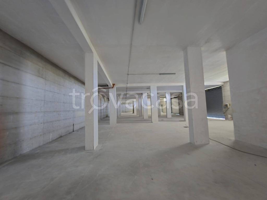 locale commerciale in affitto a Quarto