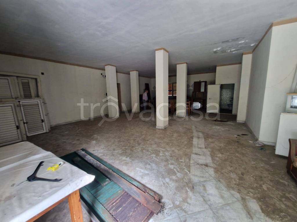 locale commerciale in affitto a Quarto