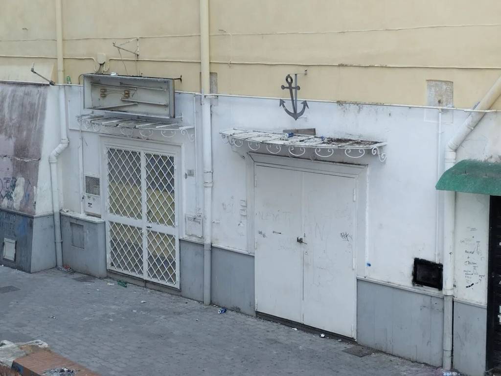 negozio in affitto a Quarto