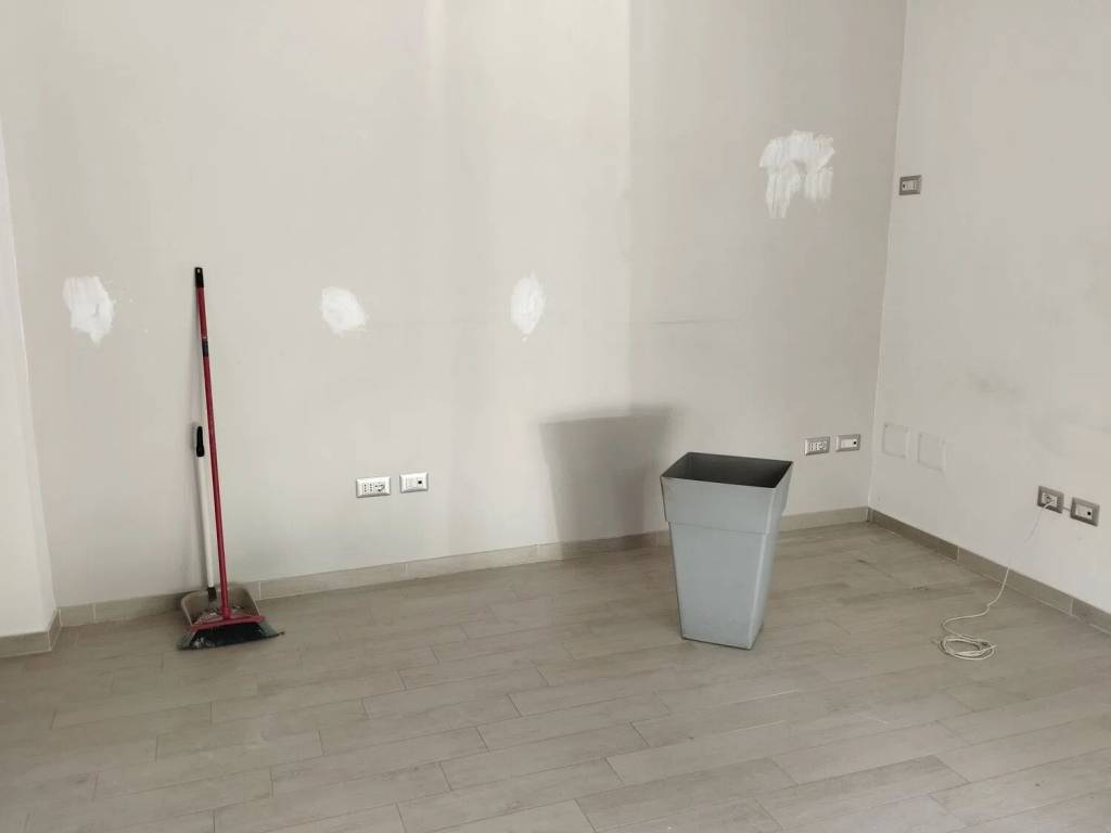negozio in affitto a Quarto
