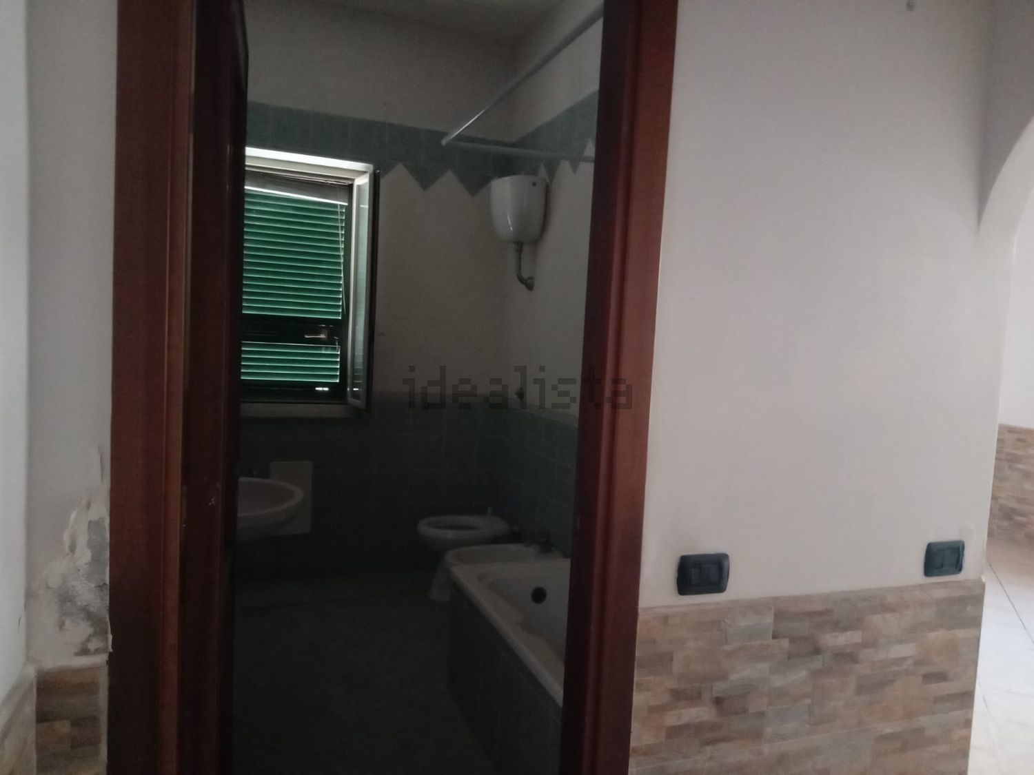 locale commerciale in affitto a Quarto