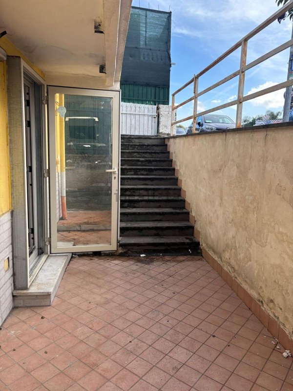 locale commerciale in affitto a Quarto
