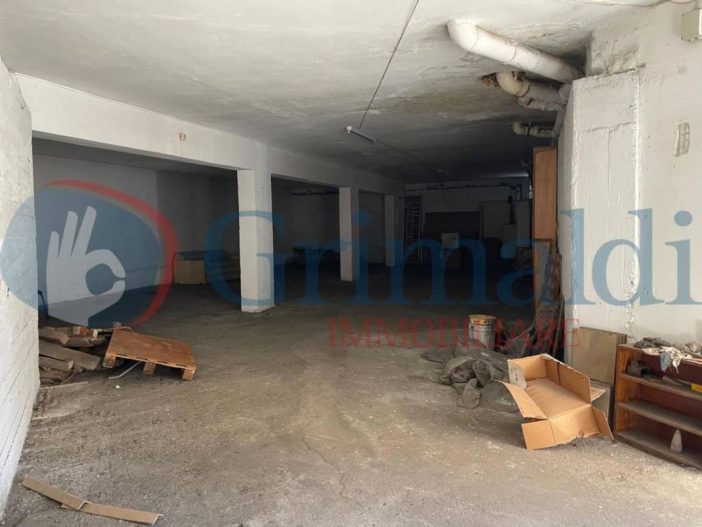 locale commerciale in affitto a Quarto