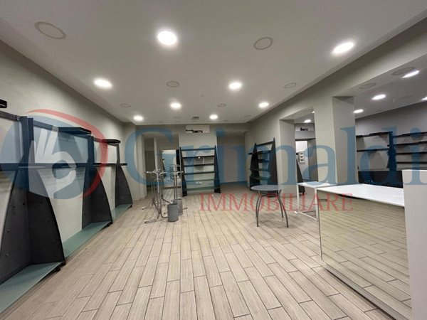 locale commerciale in affitto a Quarto