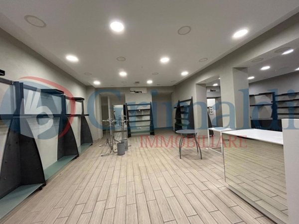 locale commerciale in affitto a Quarto