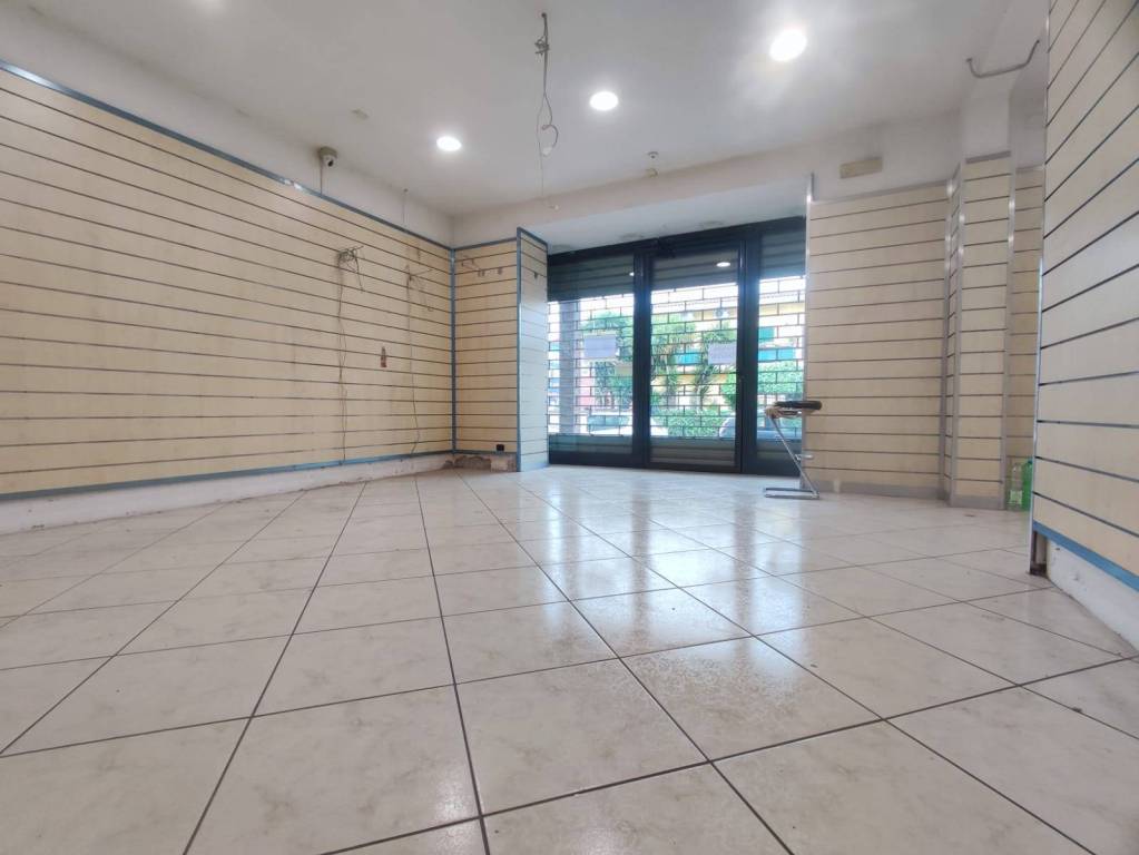 locale commerciale in affitto a Quarto