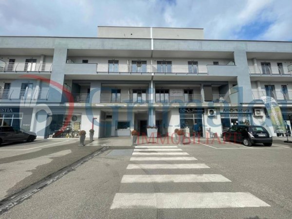 negozio in affitto a Quarto