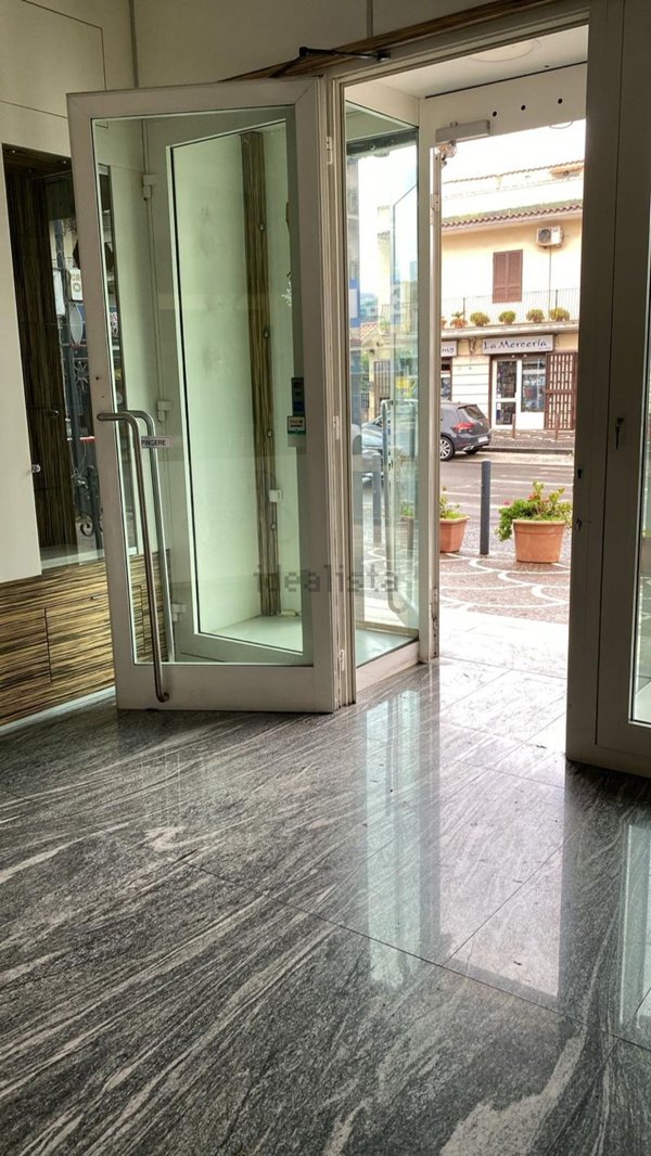 locale commerciale in affitto a Quarto