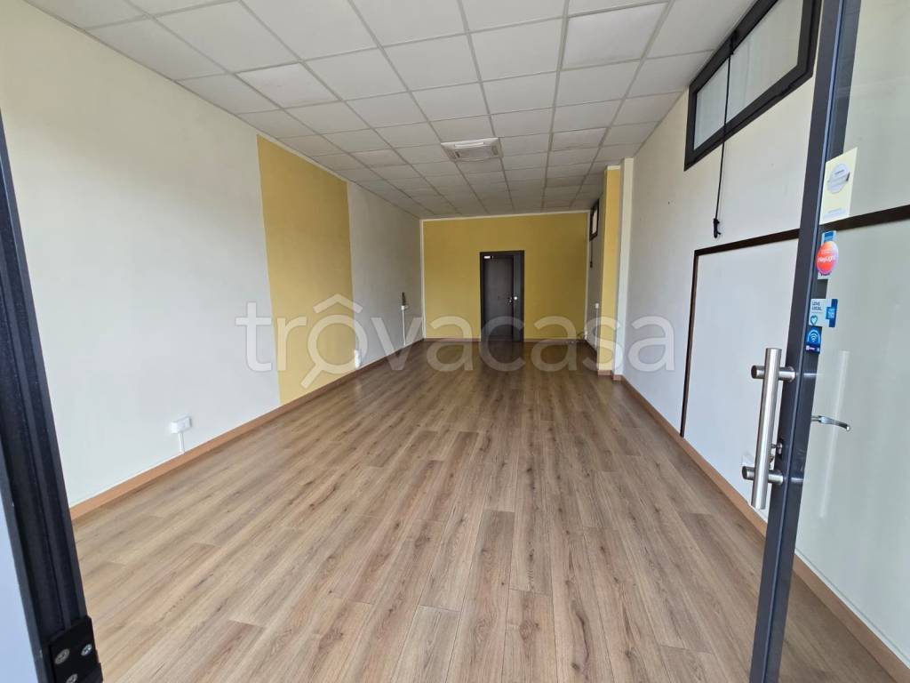 negozio in affitto a Quarto