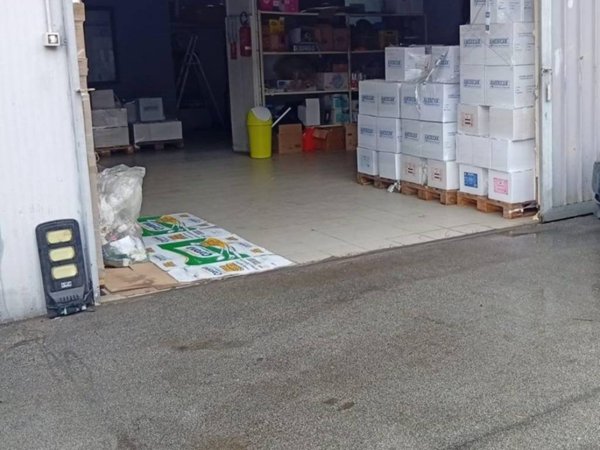 locale commerciale in affitto a Quarto
