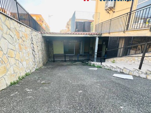 locale commerciale in affitto a Quarto
