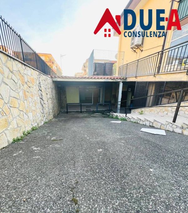 locale commerciale in affitto a Quarto