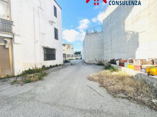 locale commerciale in affitto a Quarto