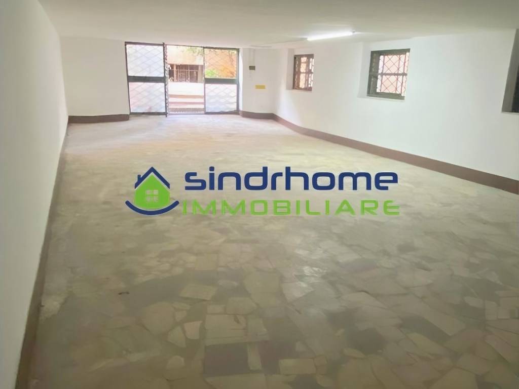 locale commerciale in affitto a Quarto