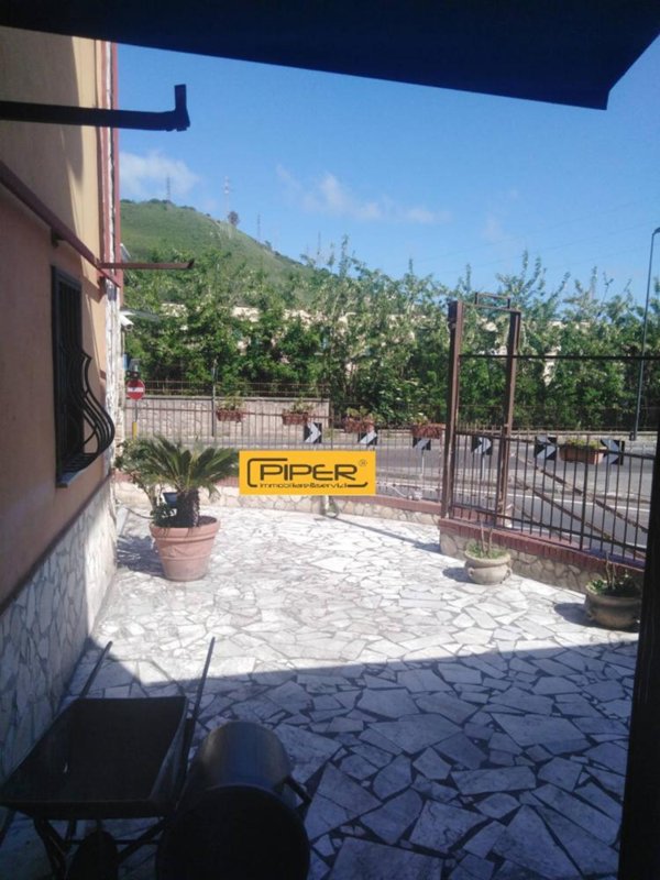 locale commerciale in affitto a Quarto