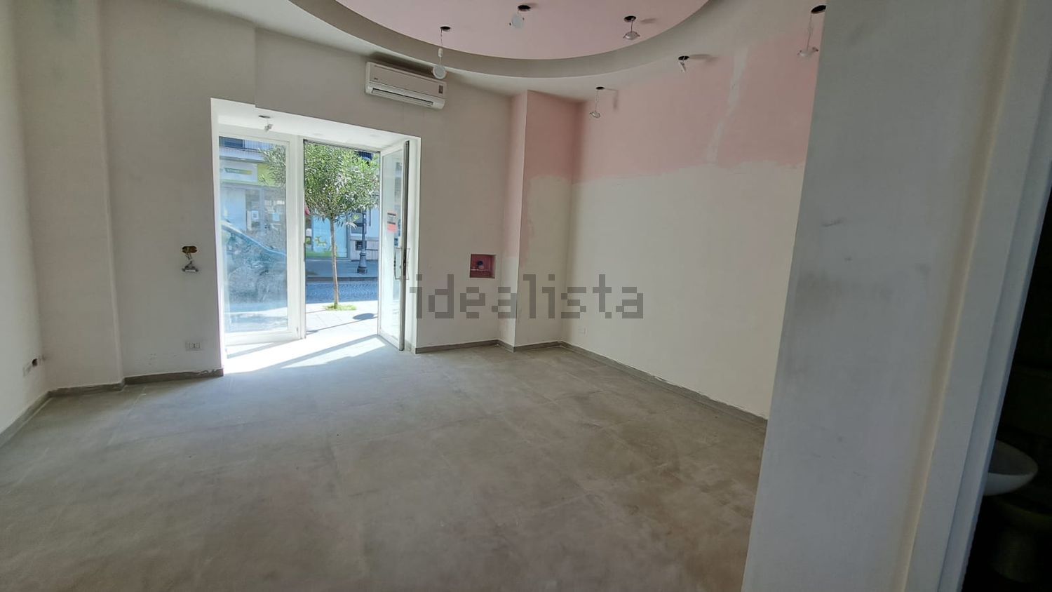 locale commerciale in affitto a Quarto