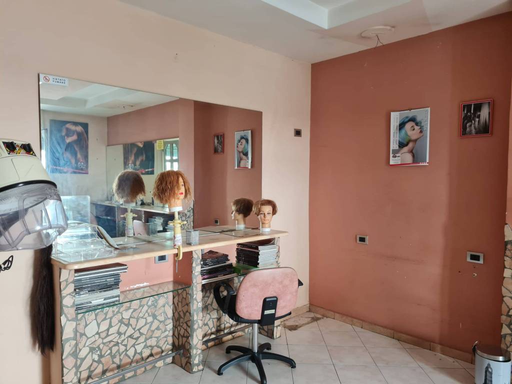 negozio in affitto a Quarto