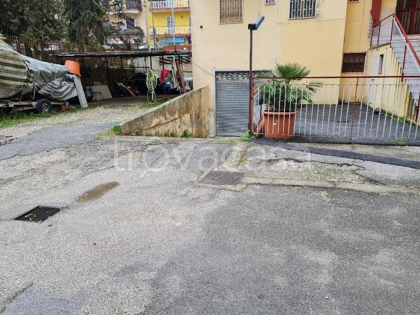 negozio in affitto a Quarto
