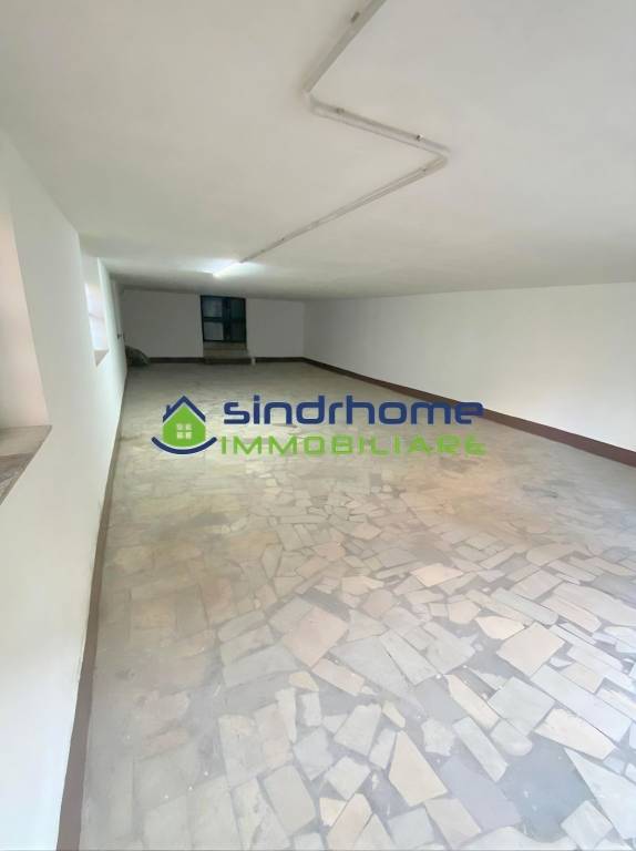 locale commerciale in affitto a Quarto