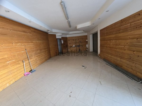 locale commerciale in affitto a Quarto