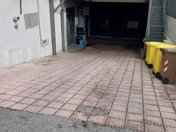 negozio in affitto a Quarto