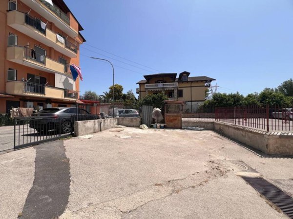 locale commerciale in affitto a Quarto