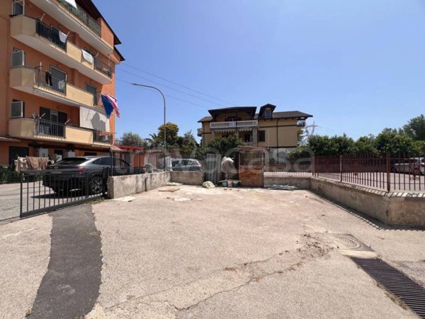 locale commerciale in affitto a Quarto